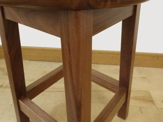 北海道手作り家具　ウォールナット材　スツールB