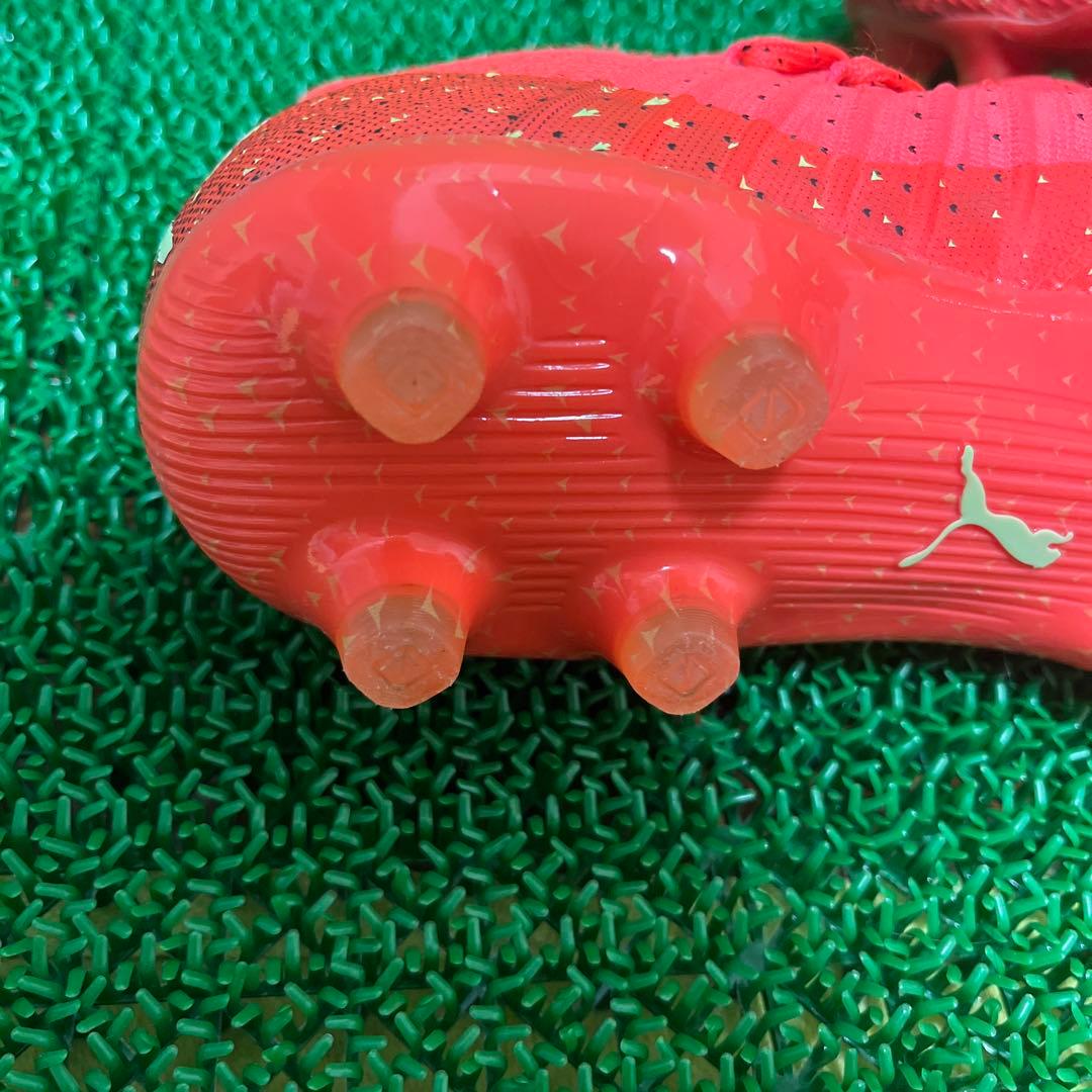 プーマ サッカースパイクフューチャーZ 1.4 HG/AG(オレンジ×イエロー)