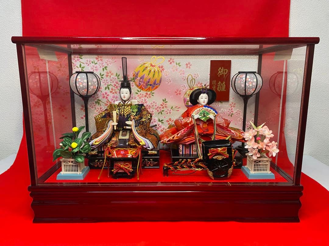 雛人形オルゴール付ガラスケース入り親王飾り・間口約５８×奥行約２９×高さ約３９㎝