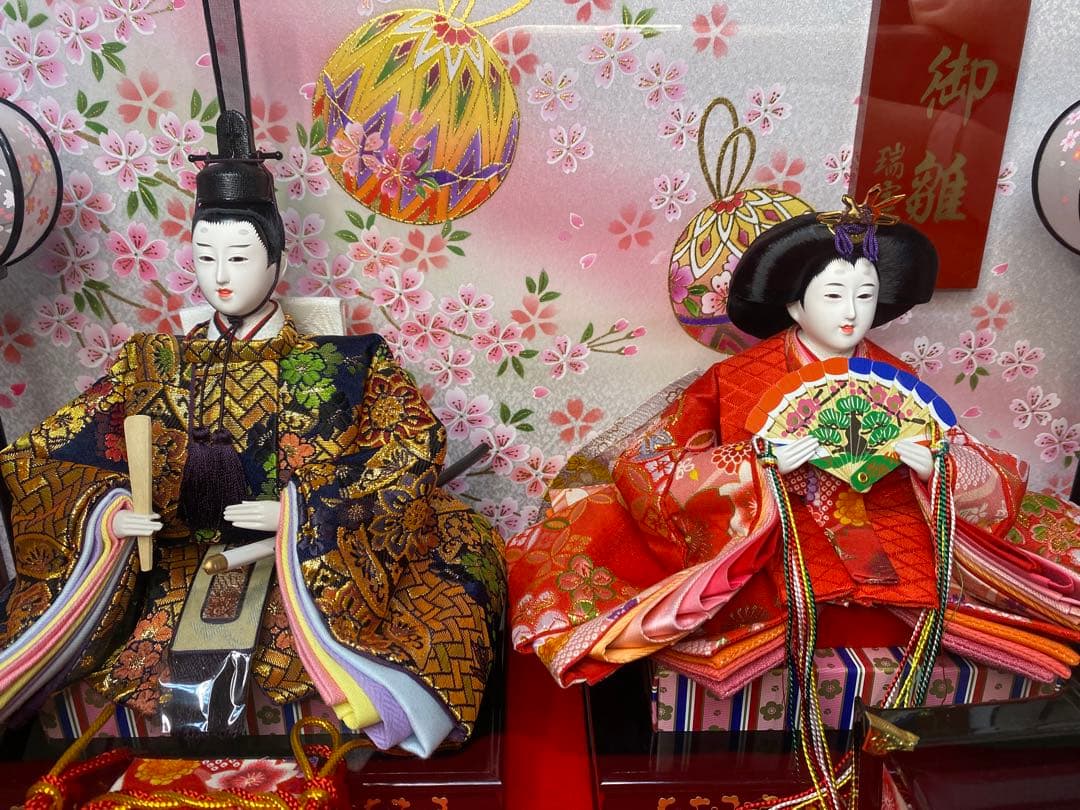 雛人形オルゴール付ガラスケース入り親王飾り・間口約５８×奥行約２９×高さ約３９㎝