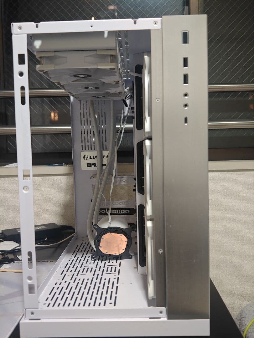 LIANLI O11 DYNAMIC WHITE リアンリ PCケース