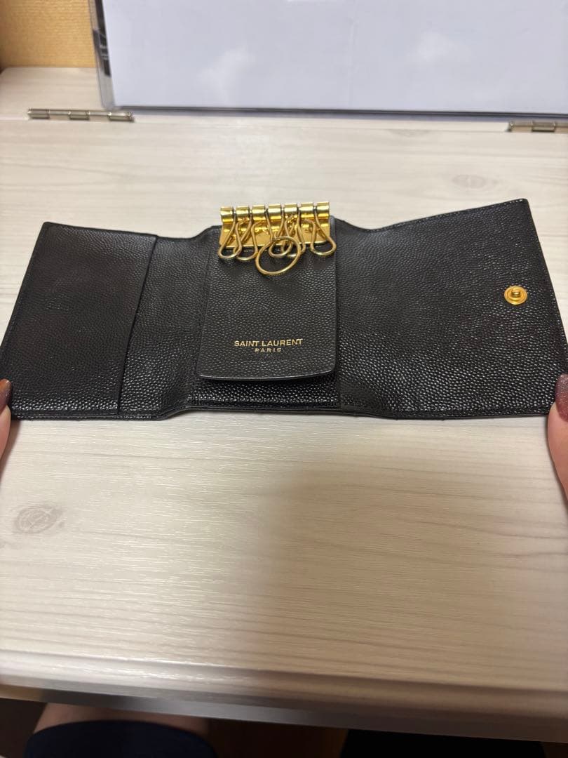 YSL イヴサンローラン　黒レザー　キルティングデザイン　6連キーケース