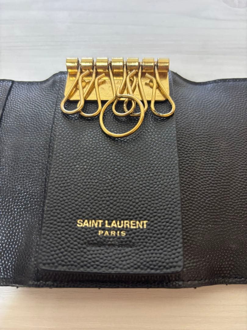YSL イヴサンローラン　黒レザー　キルティングデザイン　6連キーケース