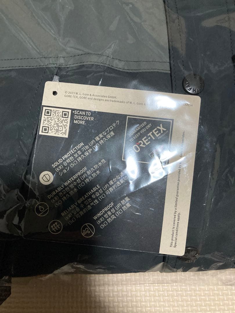新品未使用　ノースフェイスマウンテンライトジャケットFAグレー NP62550