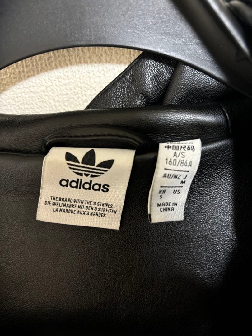 adidas レザージャケット