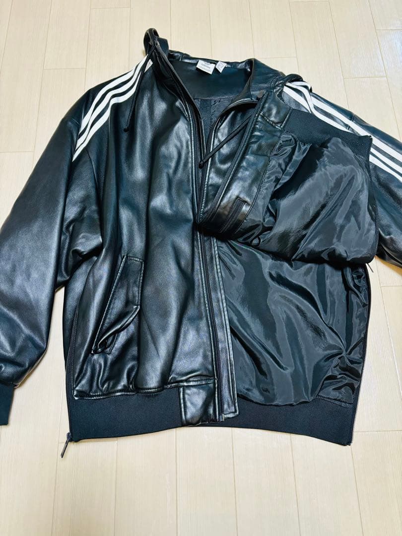 adidas レザージャケット