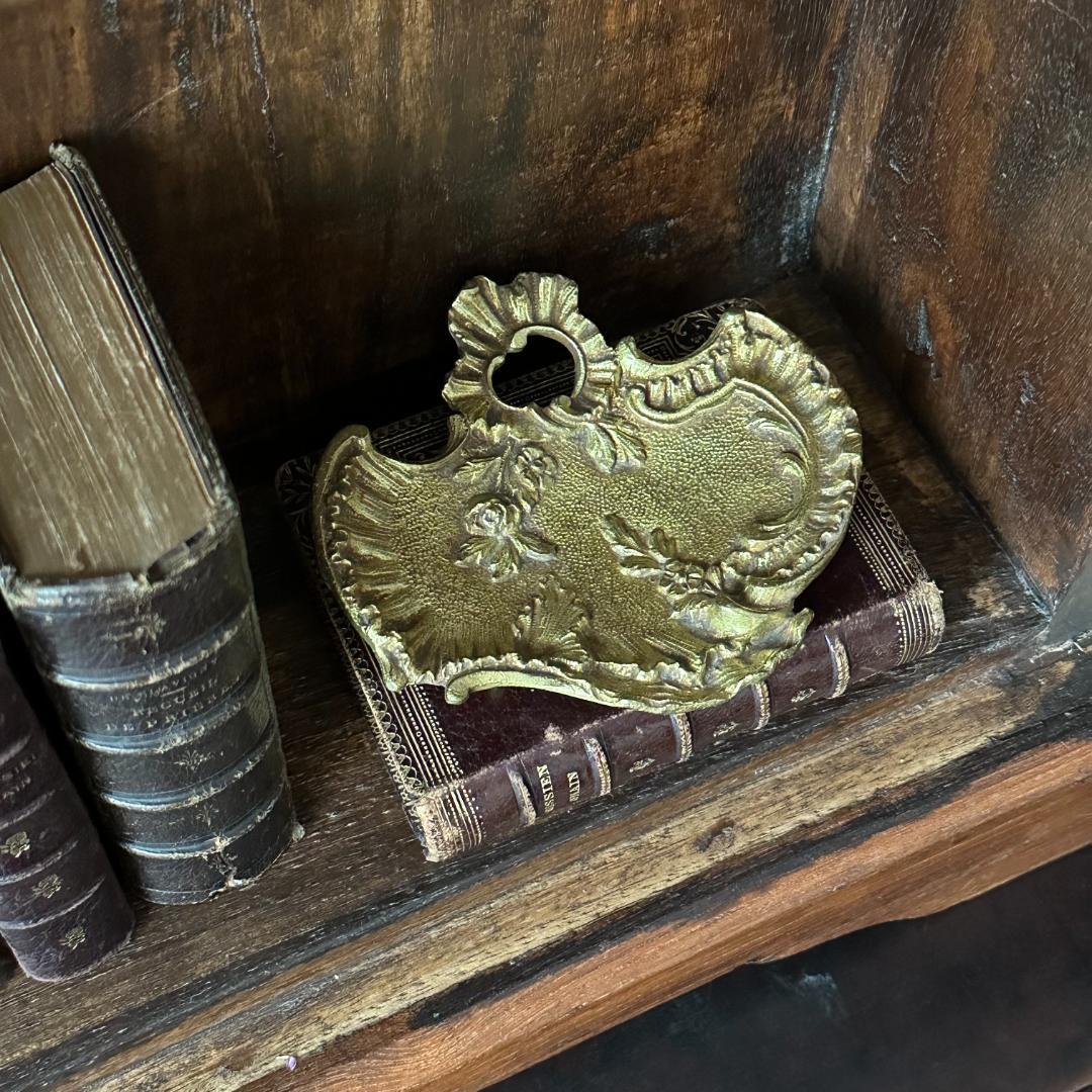 ★フランス　薔薇の模様　真鍮プレート　ロカイユ装飾　アンティーク