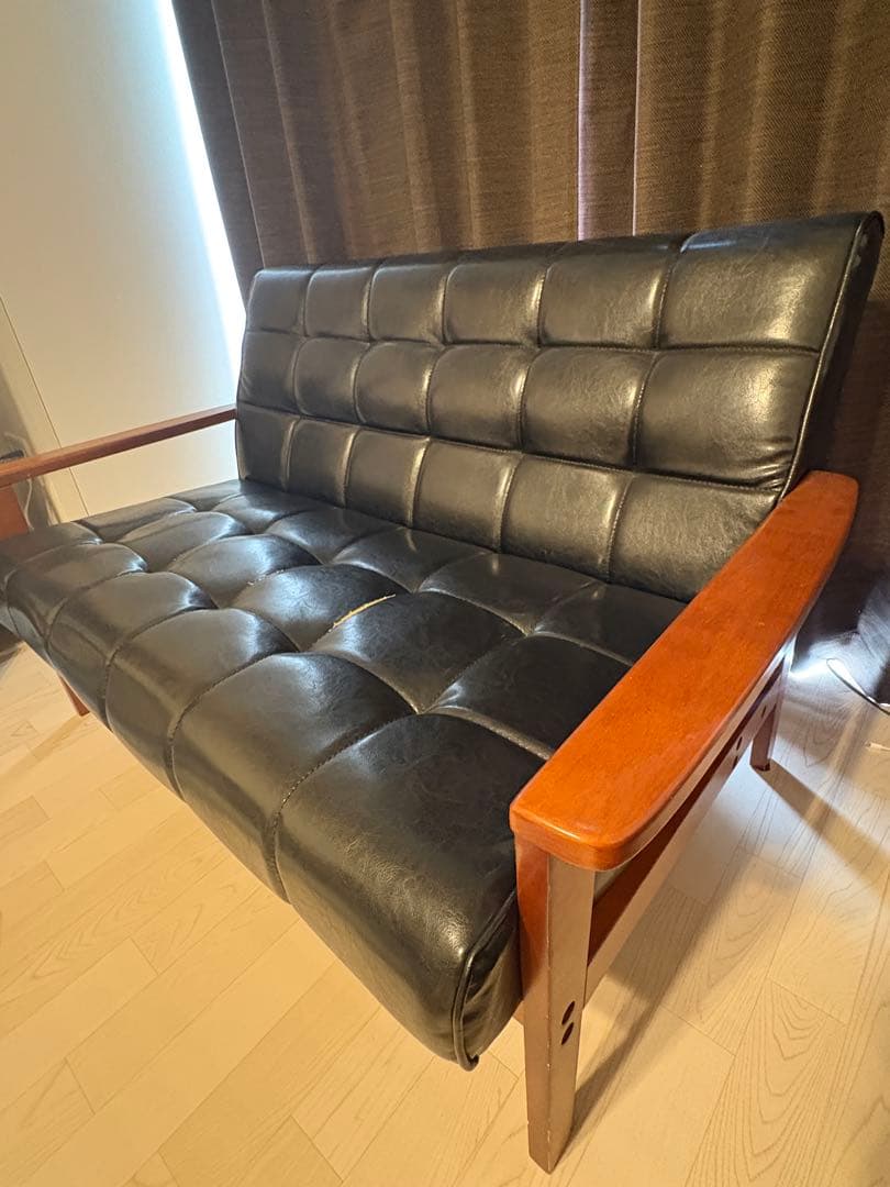 ヴィンテージ風 黒い合成皮革ソファ 2人掛け