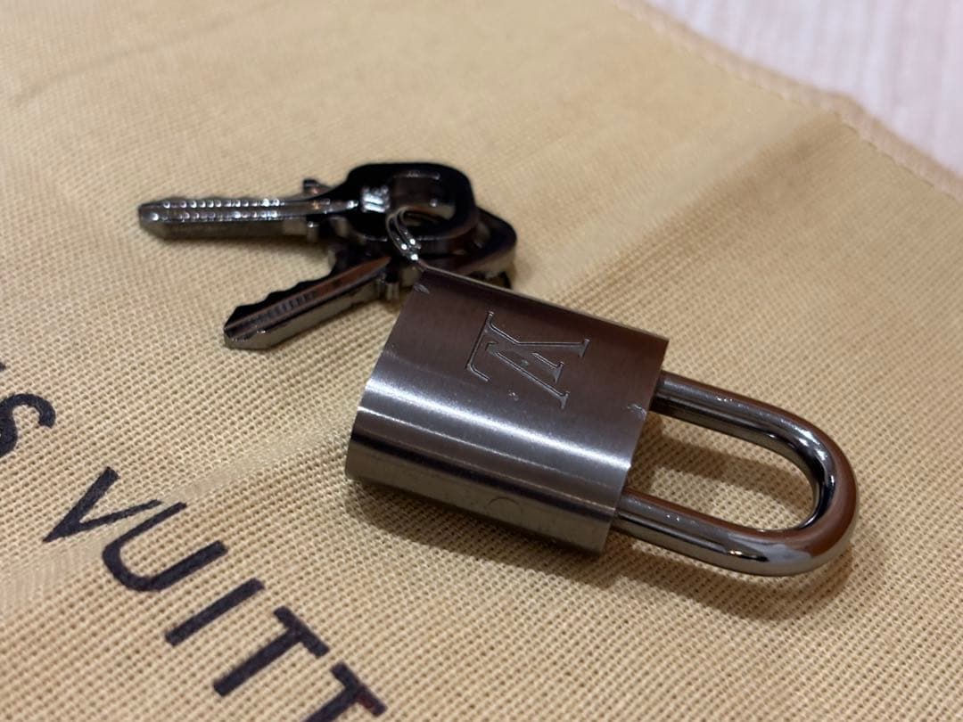 ルイヴィトン 美品 パドロック 南京錠 No.322 ブラックシルバー 鍵X2