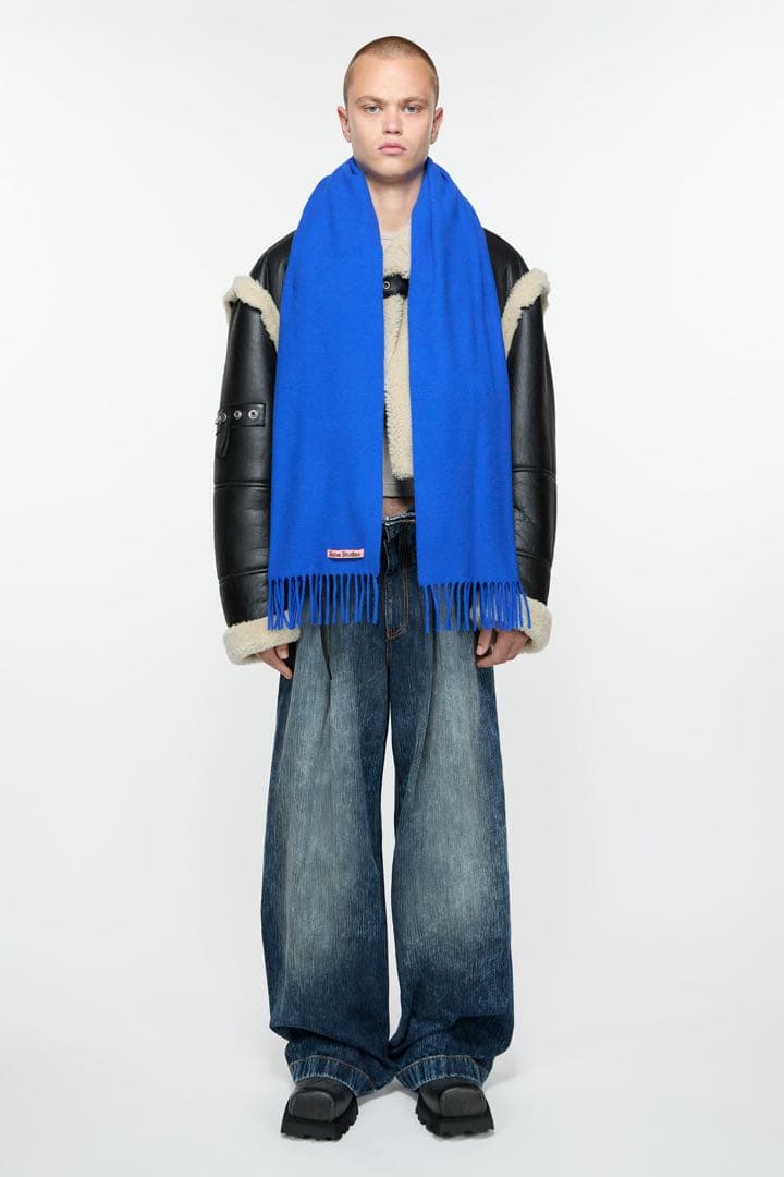 Acne Studios 青 マフラー フリンジ付き