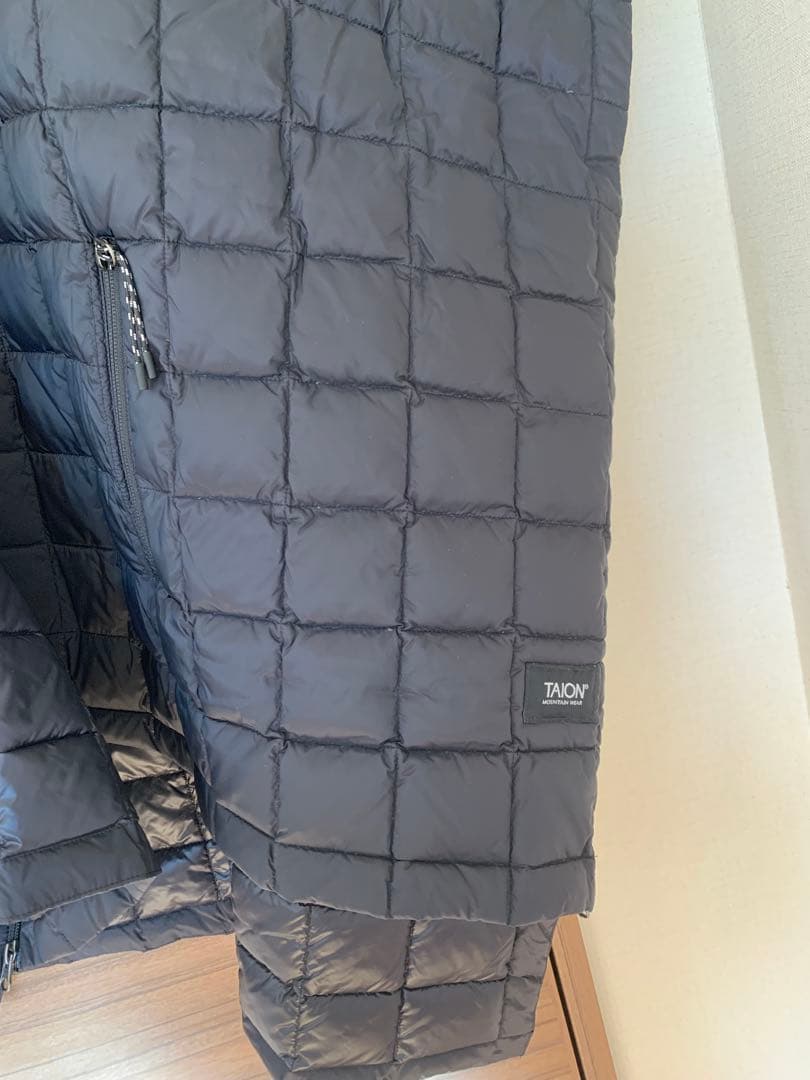 TAION タイオン マウンテン オープンフロント ダウンポンチョ　コート　黒