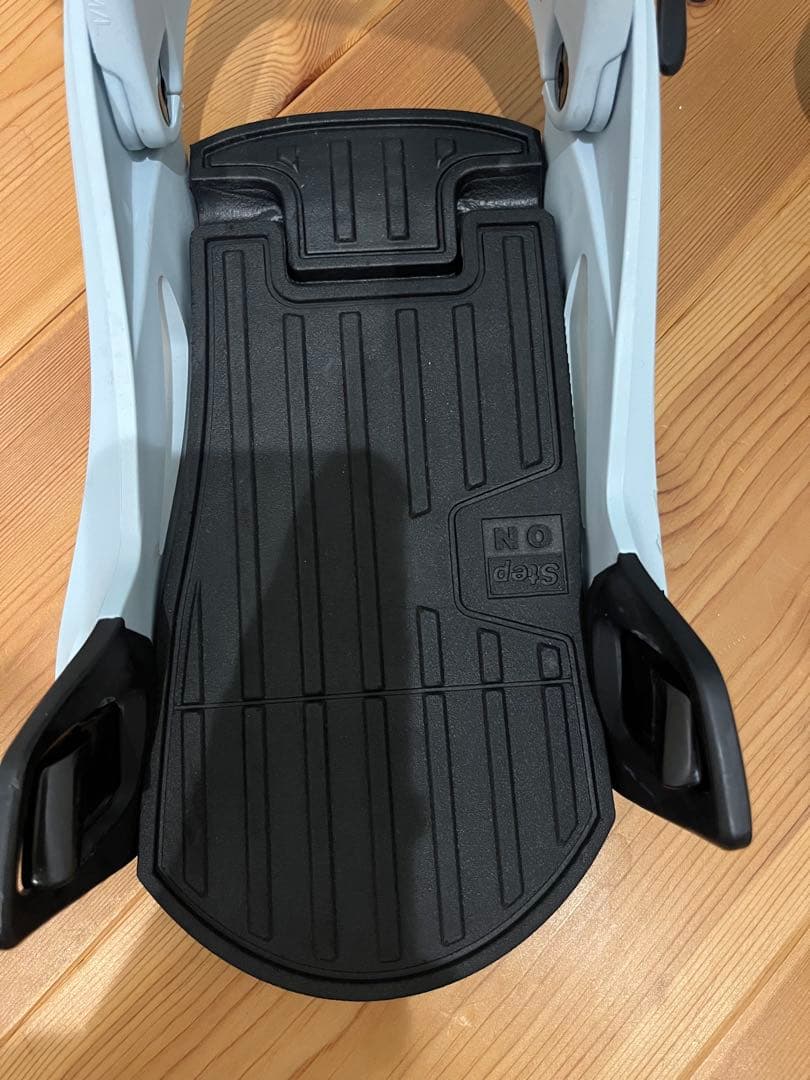J*n様 美品　BURTON STEP ON GENESIS Mサイズ ステップ