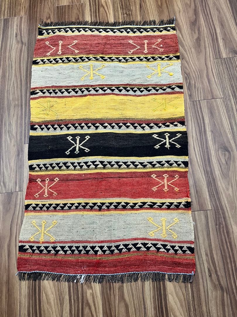 ヴィンテージの風格。トルココンヤ。トライバルラグ