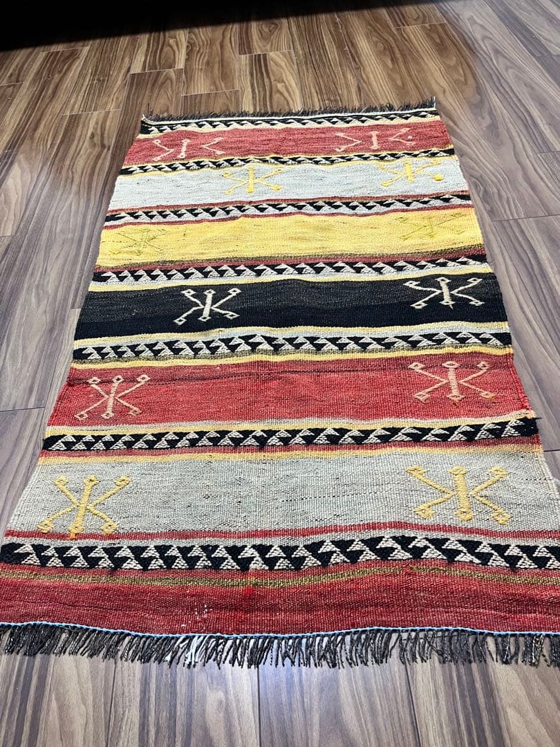 ヴィンテージの風格。トルココンヤ。トライバルラグ