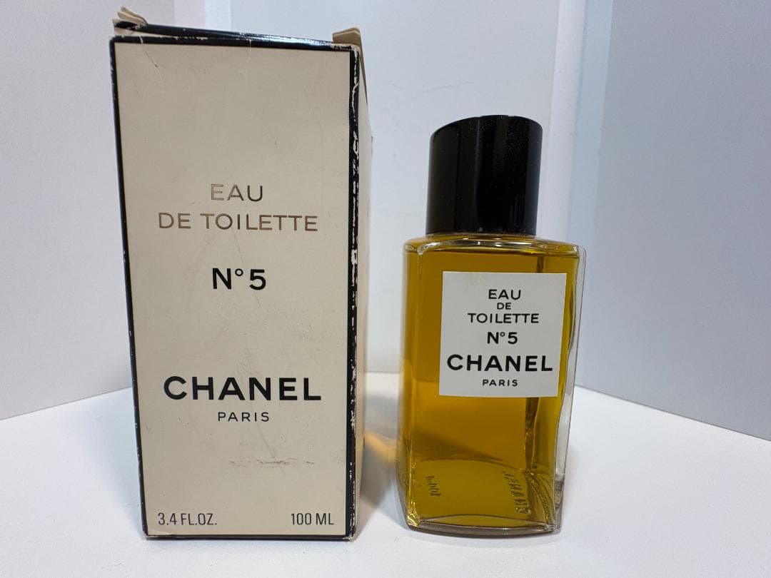 香水コレクション：Gucci No. 3, Chanel No. 5, 他