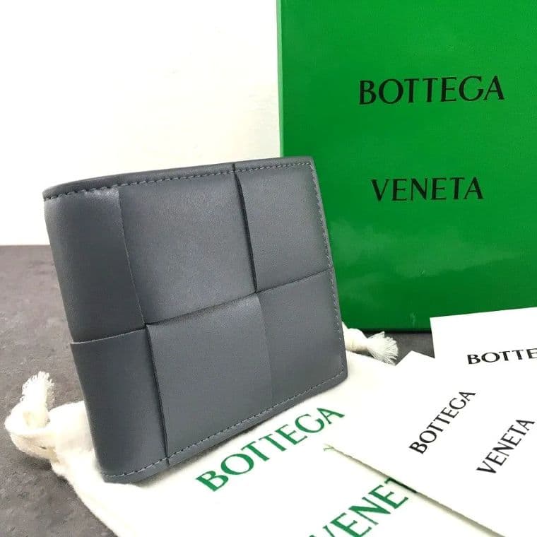 送料込み！ 未使用品 BOTTEGAVENETA 二つ折り札入れ ラム 408