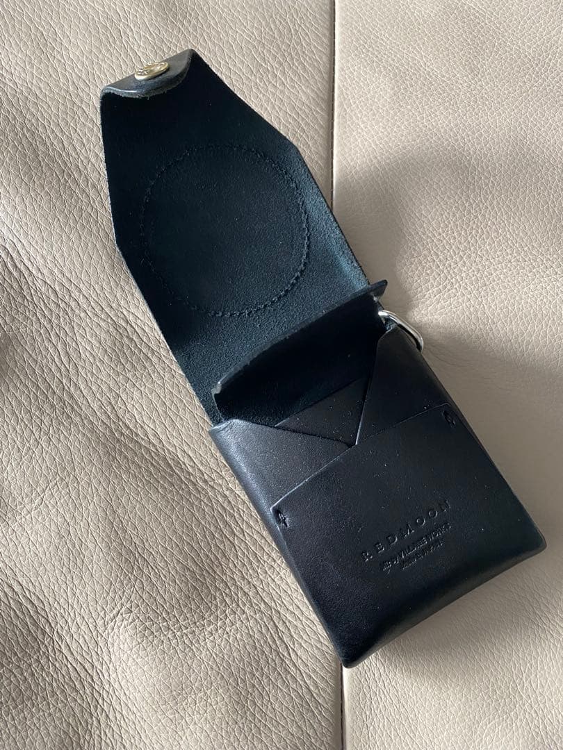 レッドムーン ブラックレザー 折り財布