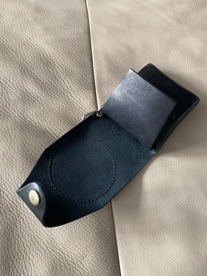 レッドムーン ブラックレザー 折り財布