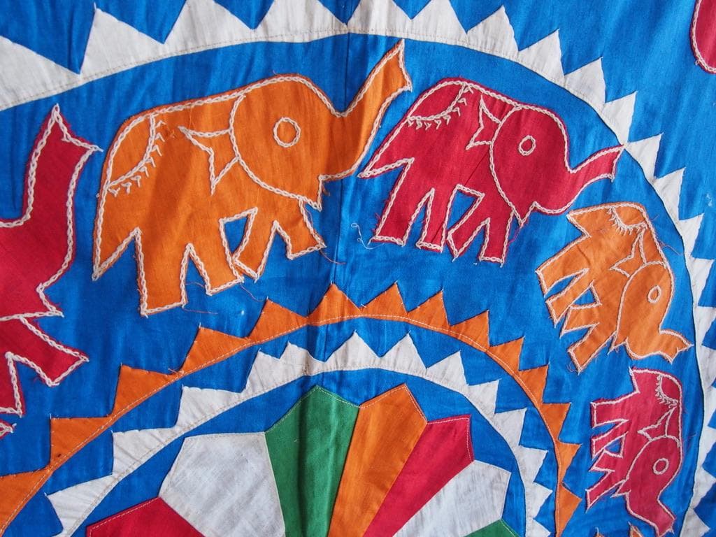 インド グジャラート アップリケ 壁飾り布