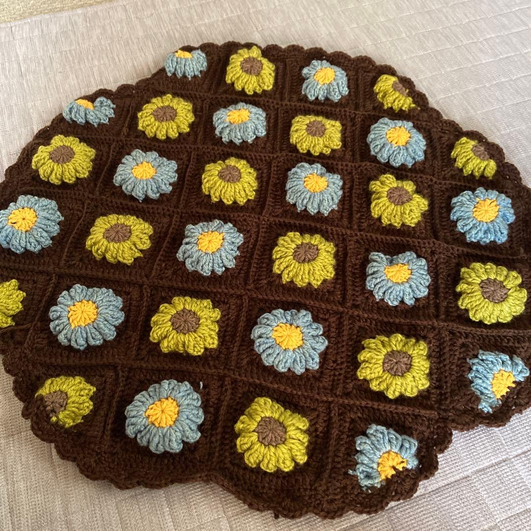 ハンドメイド♡モチーフ編み♡花柄編み物マット 円形ブランケット、膝がけ