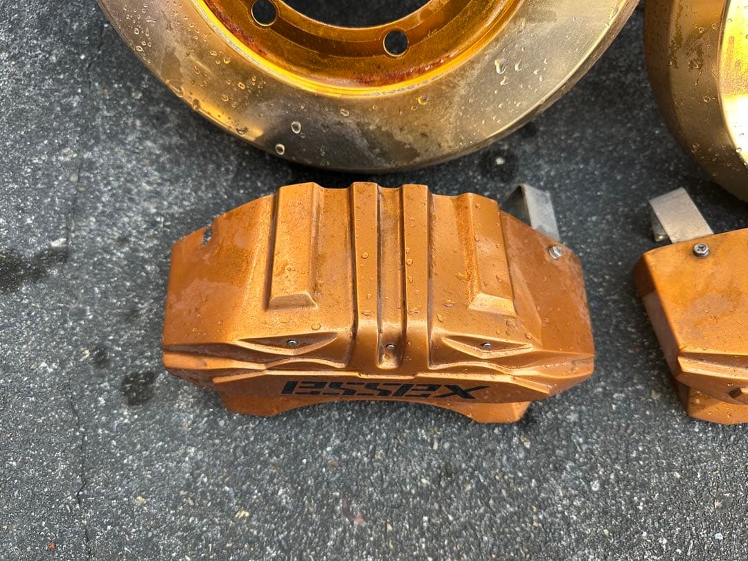 ES 200系ハイエース キャリパーカバーVer.II ゴールド