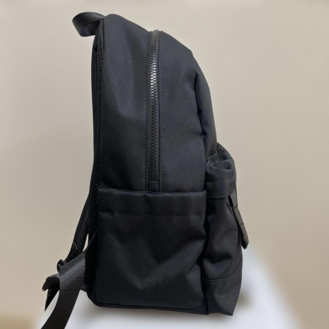 MARY QUANT オールブラックシンプルロゴ リュック　黒