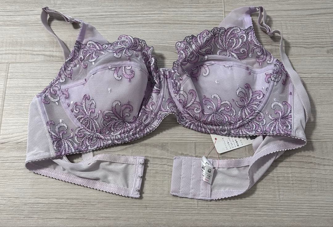 ダイアナ　薄紫 刺繍デザイン B100ブラジャー