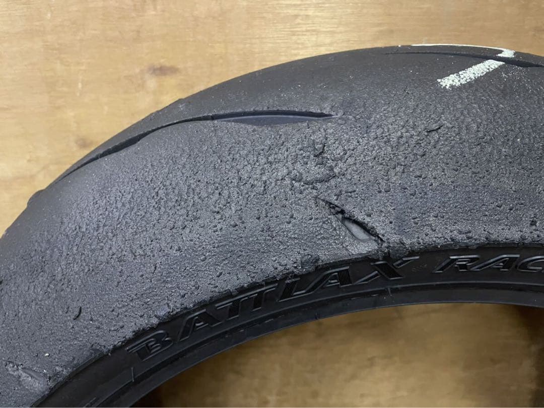 ブリジストンR11 120/600R17 180/640R17 180/55