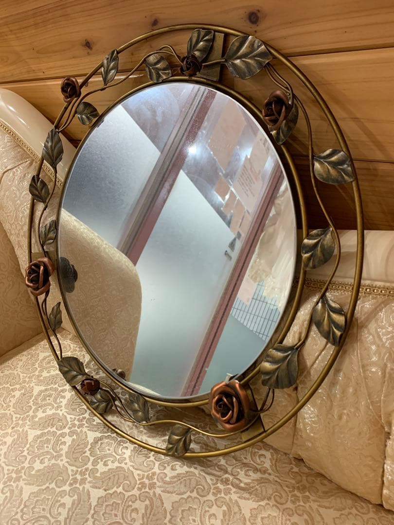 バラ装飾の円形壁掛け鏡　アンティーク　バラ　薔薇　姫系