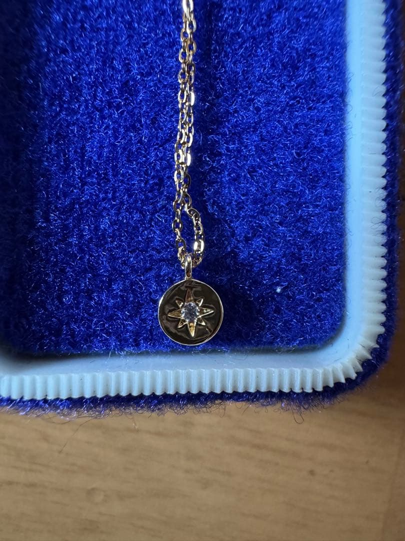 金色の星のコンパスデザインのリングとネックレスセット