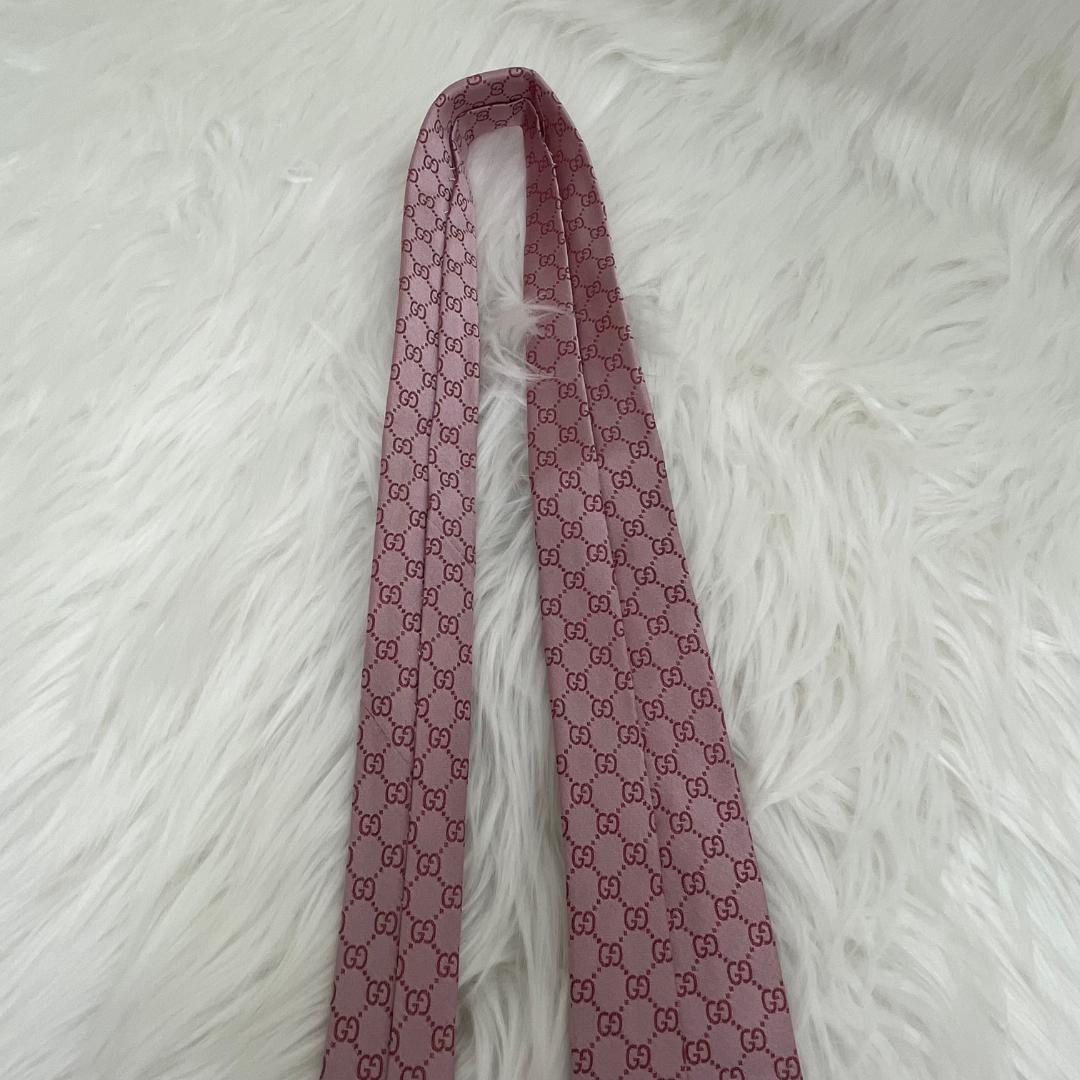 極美品✨グッチ　 GUCCI 　ネクタイ　シルク100％　ピンク　GG柄