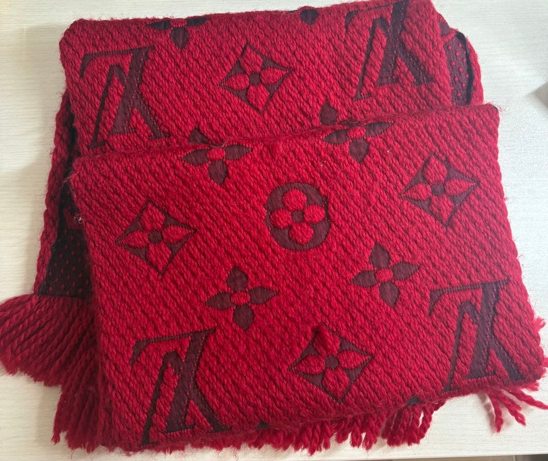 ルイヴィトン エシャルプ ロゴマニア マフラー ルビー レッド M72432