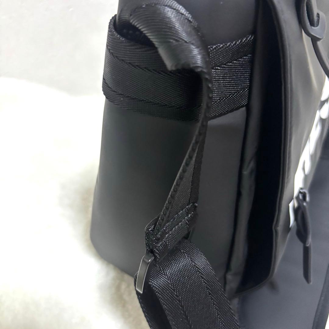 未使用級　DIESEL ディーゼル　メッセンジャーバッグ　ブラック　ビッグロゴ