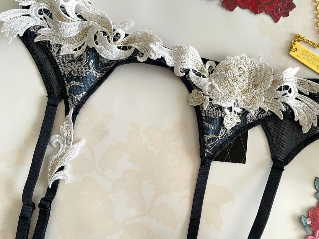 サルート 94G ガーターベルト/ソング ブラックスワン LB