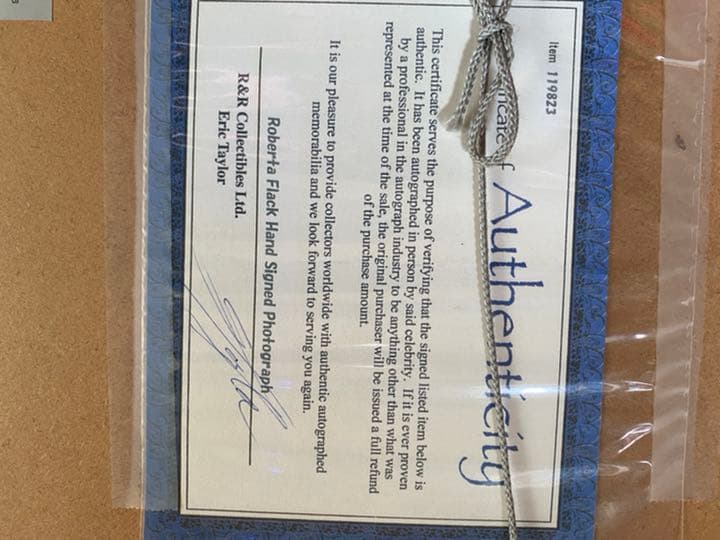 ロバータフラッグの直筆サイン入りフォトフレームです