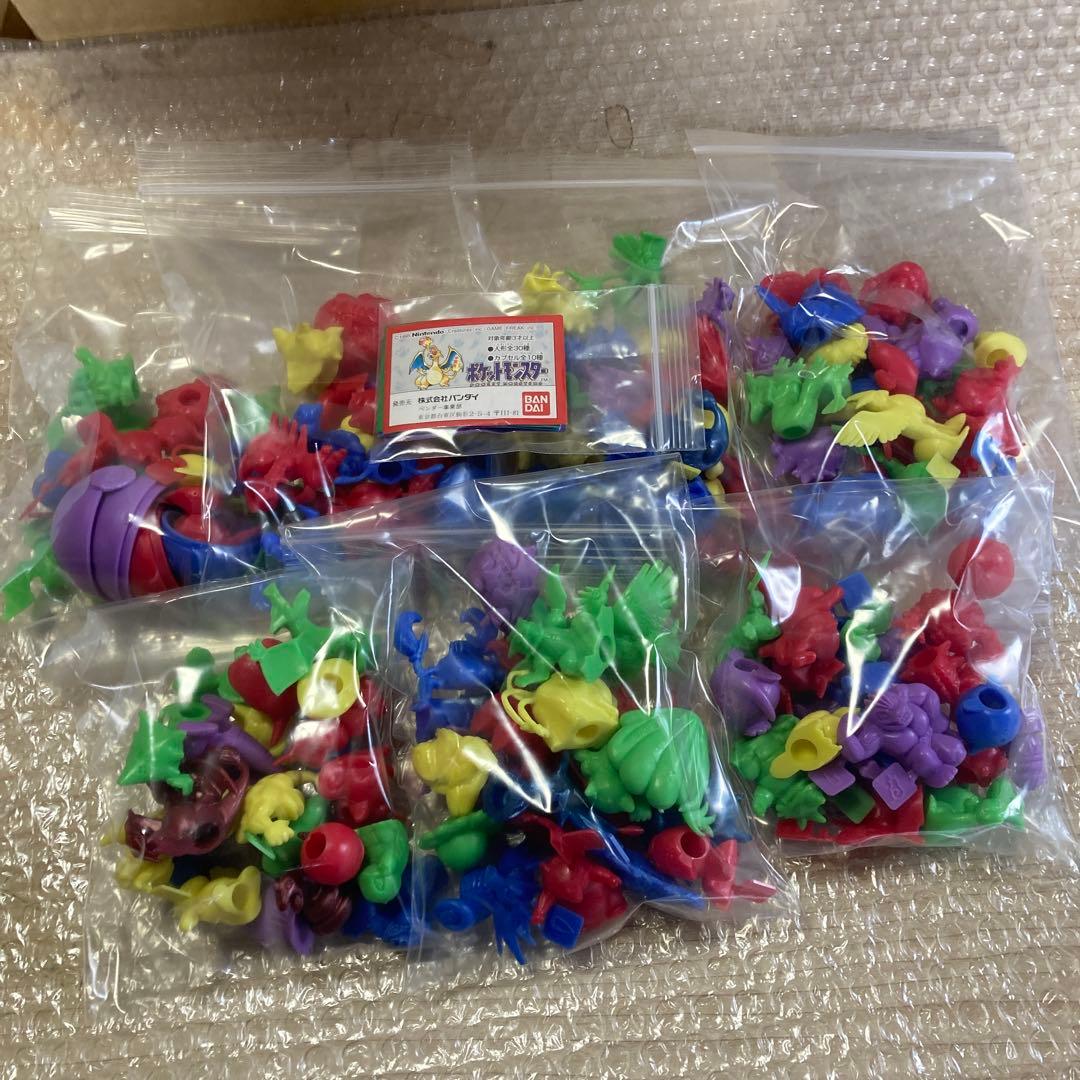 ポケモンガチャ　塩ビ人形　消しゴムフィギュア151種　ピッピ人形　化石　ボール