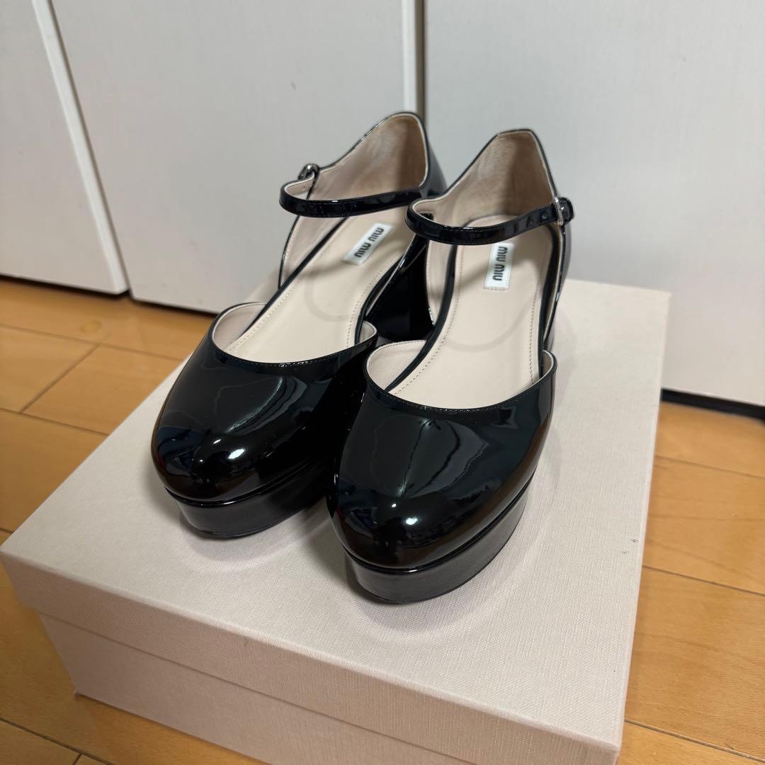 【miumiu】メリージェーンパンプス