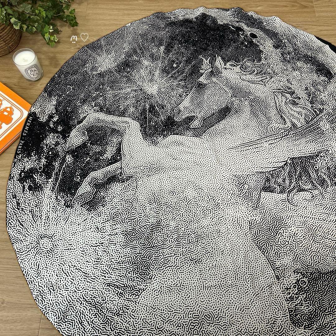 HERMESエルメス　円形シルクスカーフ　クレールドゥリュンヌ　月光　ペガサス