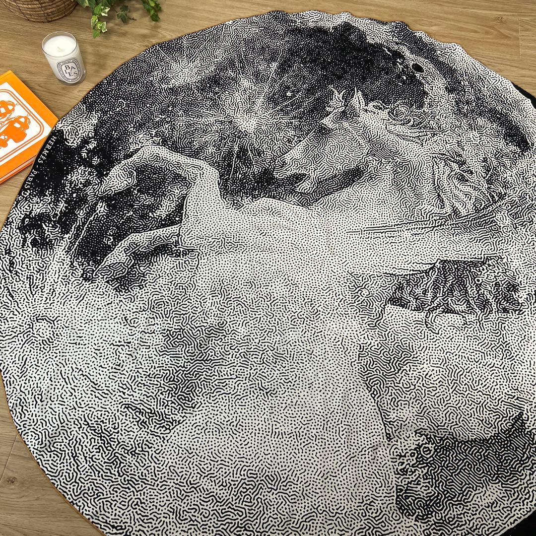 HERMESエルメス　円形シルクスカーフ　クレールドゥリュンヌ　月光　ペガサス