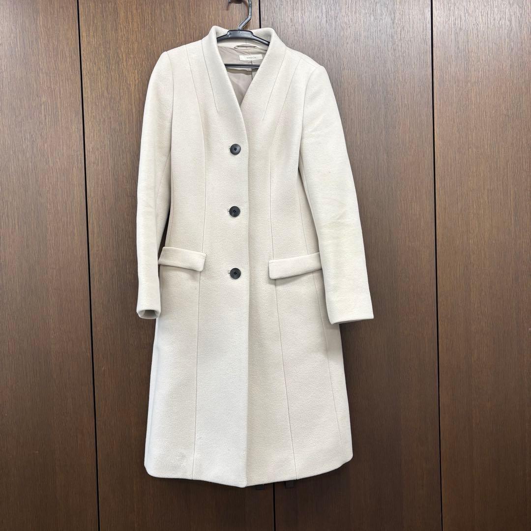 アイボリー ボタン付きロングコート