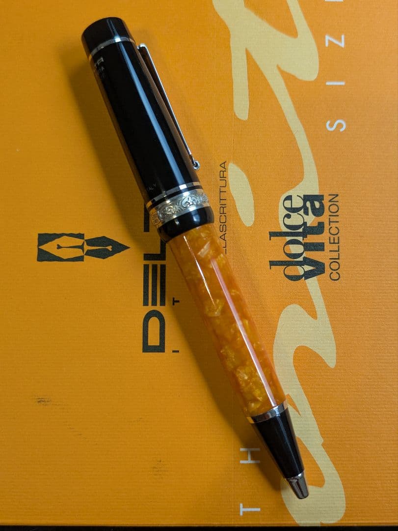 デルタ　ドルチェビータ　ミディアム　ボールペン