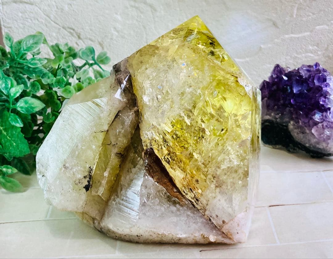 変革の石✨ 虹　オウロヴェルデクォーツ メタモルフォーゼス　セルフヒールド　原石