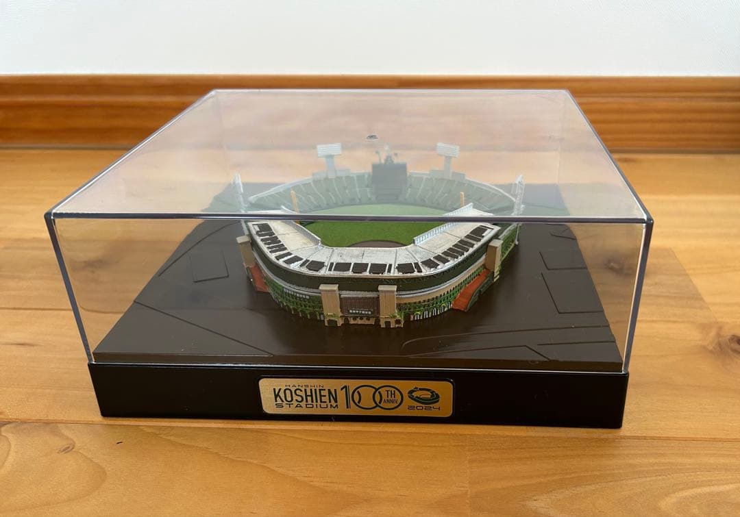 阪神タイガース　甲子園ジオラマ模型 + 90周年記念ピンバッジセット(+タオル)