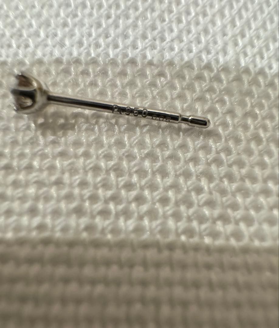 美品　pt950 天然ダイヤモンドピアス　0.1ct プラチナ　保証書あり