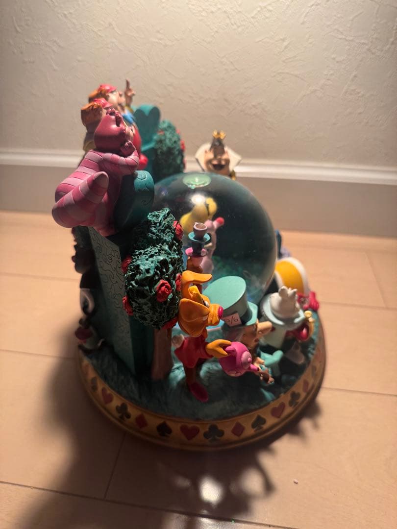 【レア★海外ディズニーストア購入品】不思議の国のアリススノードームスノーグローブ