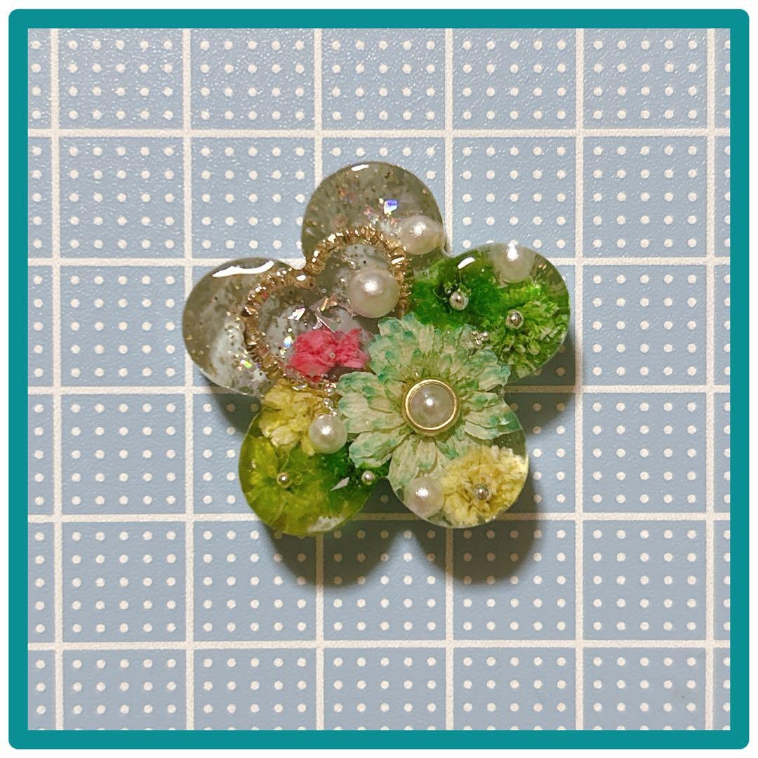 No 916❣️可愛い花型レジンヘアゴム❣️٩(๑❛ᴗ❛๑)۶