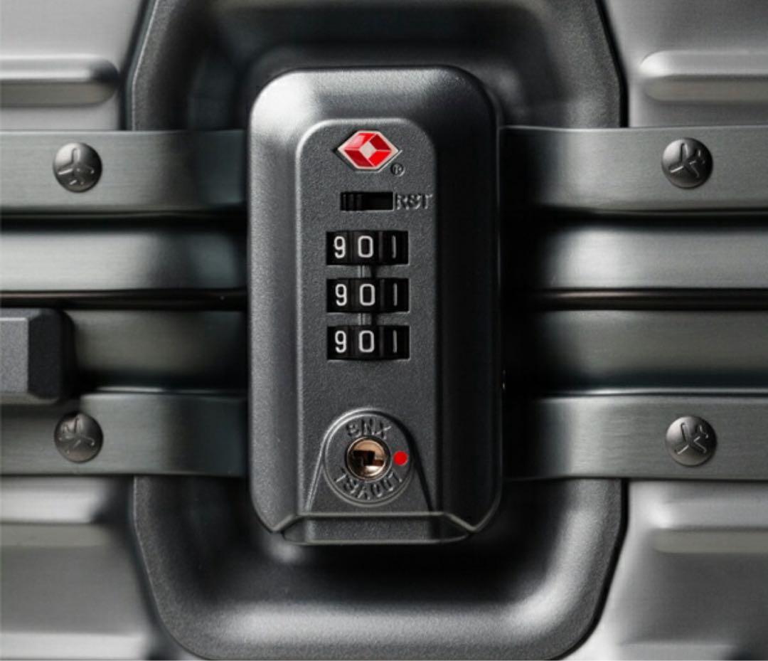 週末特価【新品未使用】最新型イノベーターINV1811STPクールグレー36L