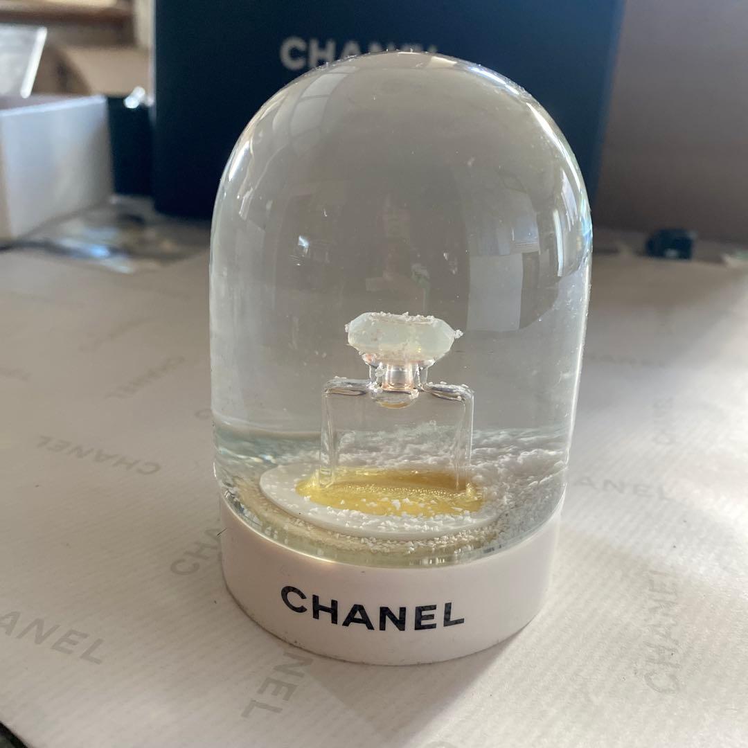 CHANELスノードーム　香水モチーフ