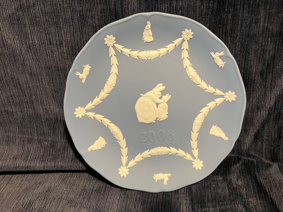 ウェッジウッド ジャスパー イヤー プレート　ピーター　ラビット 2006