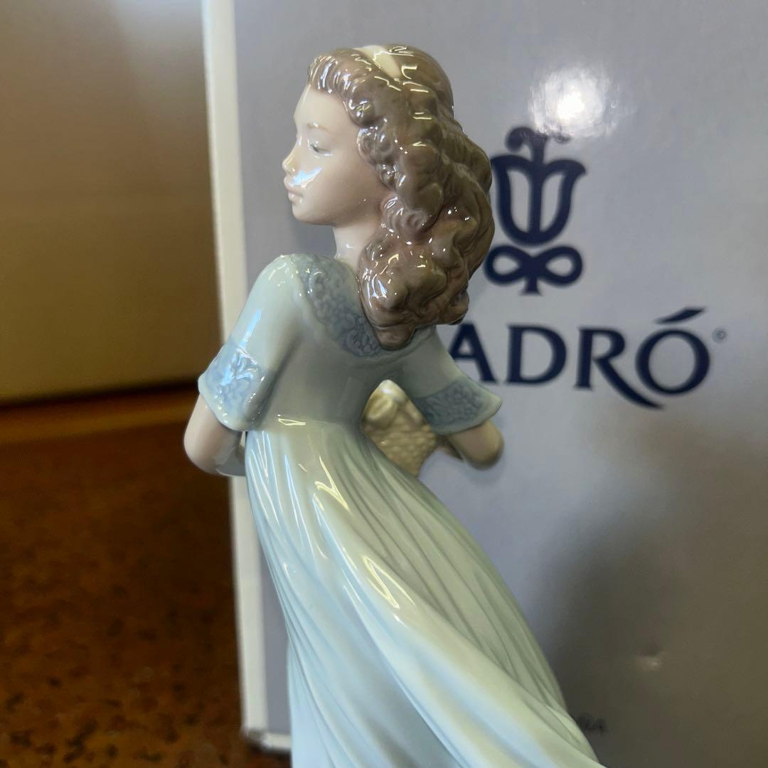 【新品近】リヤドロ LLADRO  「春のお庭にかえって」　箱付き